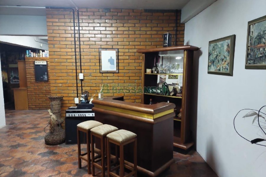 Predio com 580m², 4 vagas, no bairro Planalto em Caxias do Sul para Alugar ou Comprar