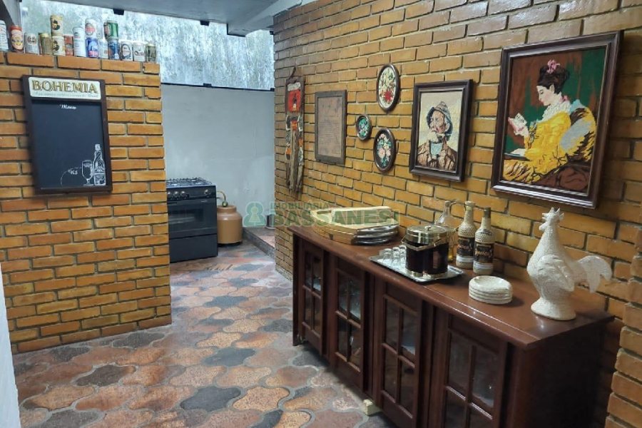 Predio com 580m², 4 vagas, no bairro Planalto em Caxias do Sul para Alugar ou Comprar