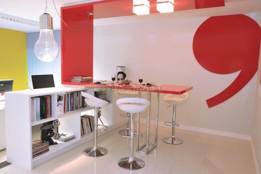 Predio com 580m², 4 vagas, no bairro Planalto em Caxias do Sul para Alugar ou Comprar