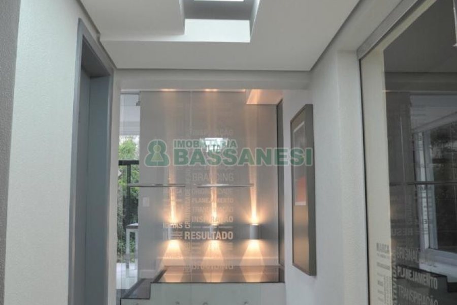 Predio com 580m², 4 vagas, no bairro Planalto em Caxias do Sul para Alugar ou Comprar