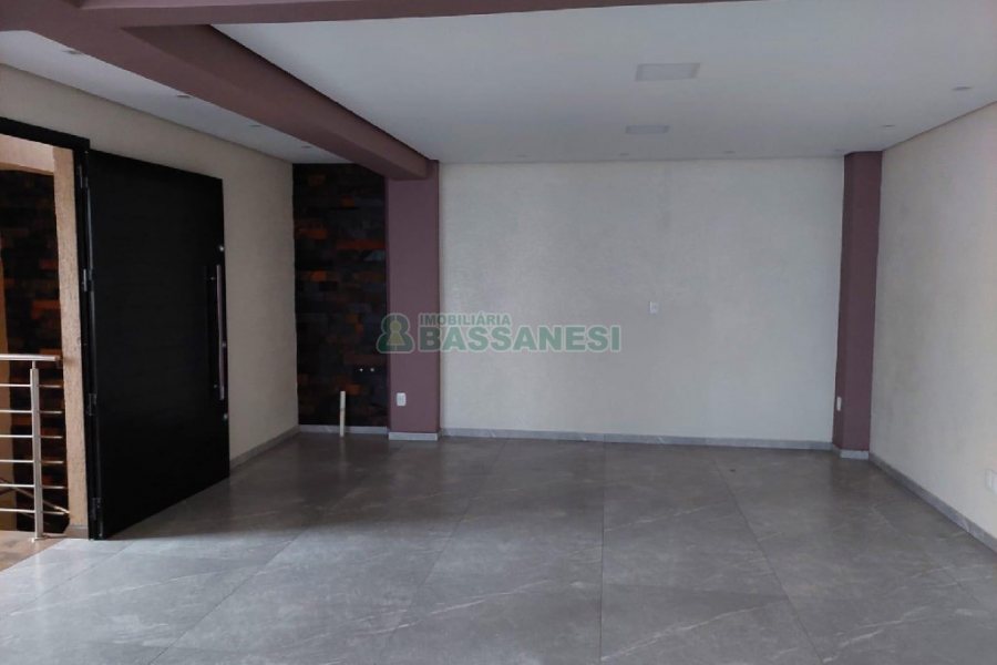 Predio com 360m², no bairro Kayser em Caxias do Sul para Comprar