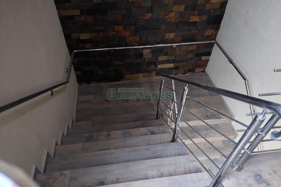 Predio com 360m², no bairro Kayser em Caxias do Sul para Comprar