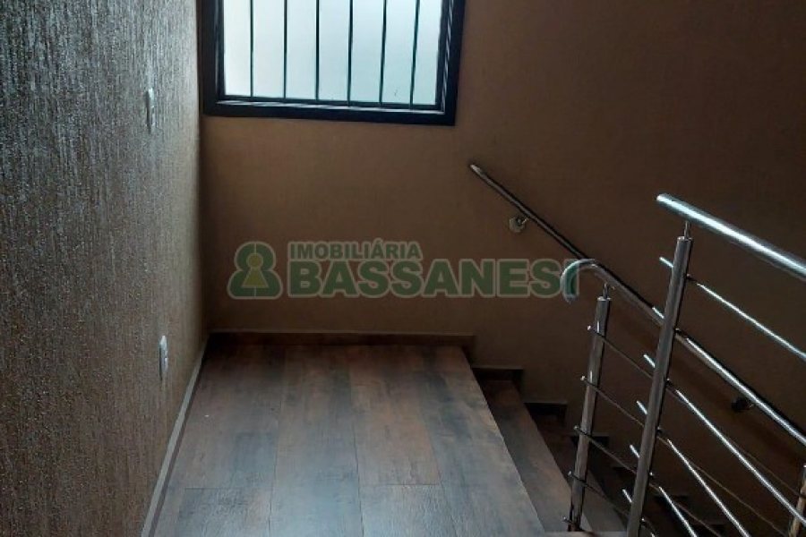 Predio com 360m², no bairro Kayser em Caxias do Sul para Comprar