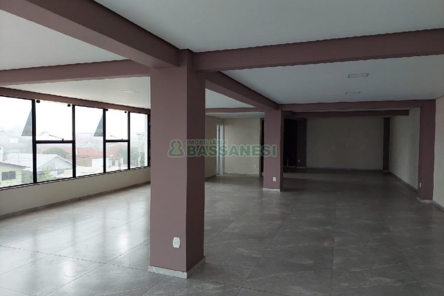 Predio com 360m², no bairro Kayser em Caxias do Sul para Comprar