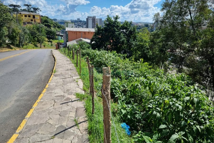 Terreno, no bairro Madureira em Caxias do Sul para Comprar