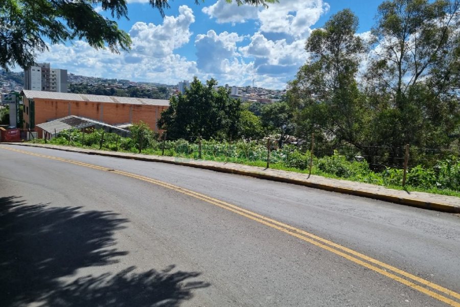 Terreno, no bairro Madureira em Caxias do Sul para Comprar