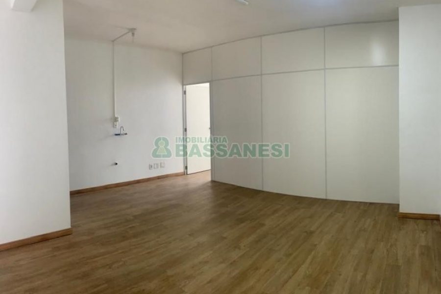 Sala com 47m², no bairro Centro em Caxias do Sul para Alugar