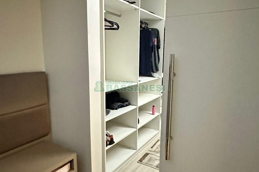 Apto Mobiliado com 141m², 3 dormitórios, 2 vagas, no bairro Panazzolo em Caxias do Sul para Comprar