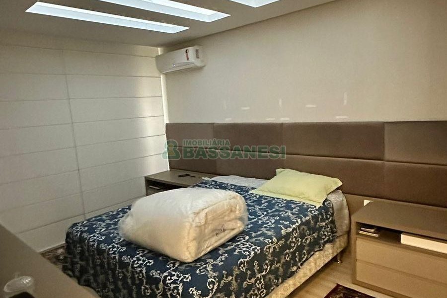 Apto Mobiliado com 141m², 3 dormitórios, 2 vagas, no bairro Panazzolo em Caxias do Sul para Comprar