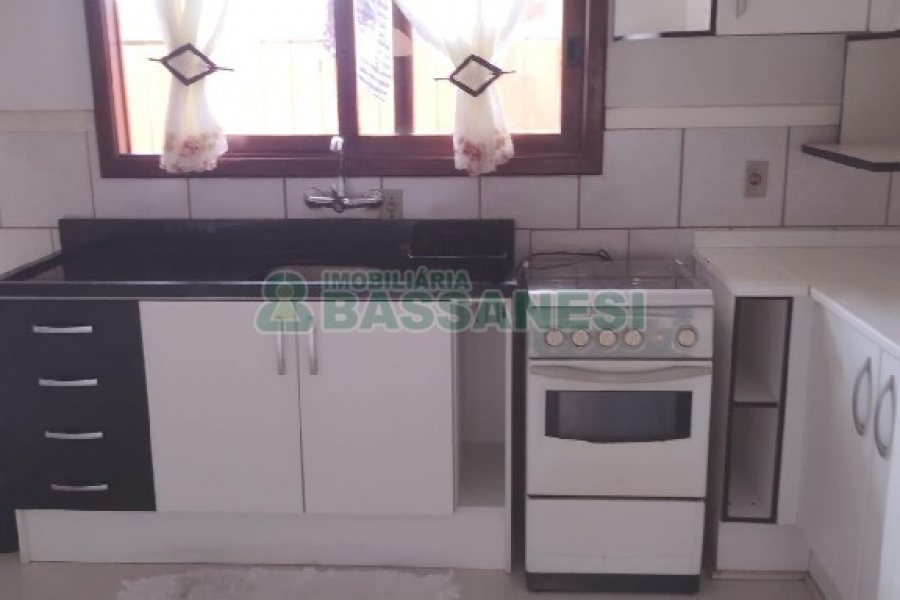 Sobrado Mobiliado com 113m², 3 dormitórios, 1 vaga, no bairro Cidade Nova em Caxias do Sul para Comprar