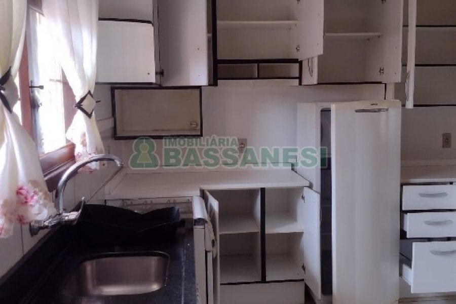 Sobrado Mobiliado com 113m², 3 dormitórios, 1 vaga, no bairro Cidade Nova em Caxias do Sul para Comprar