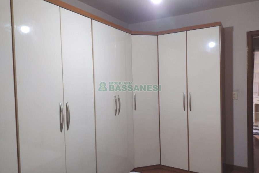 Sobrado Mobiliado com 113m², 3 dormitórios, 1 vaga, no bairro Cidade Nova em Caxias do Sul para Comprar