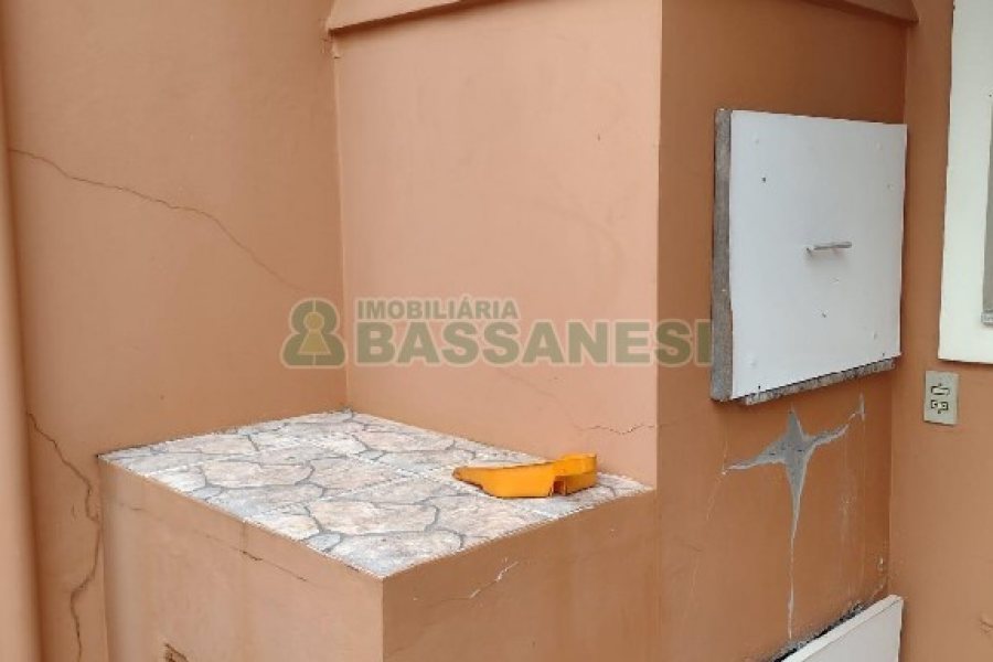 Sobrado Mobiliado com 113m², 3 dormitórios, 1 vaga, no bairro Cidade Nova em Caxias do Sul para Comprar