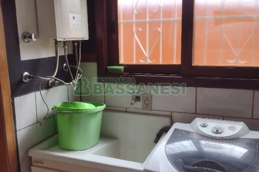 Sobrado Mobiliado com 113m², 3 dormitórios, 1 vaga, no bairro Cidade Nova em Caxias do Sul para Comprar