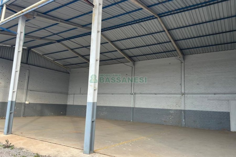 Pavilhão com 360m², no bairro Forqueta em Caxias do Sul para Alugar