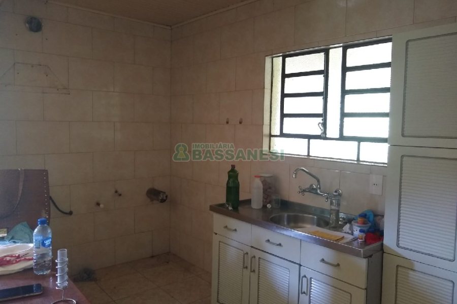 Chácara com 230m², 5 dormitórios, 2 vagas, no bairro Galópolis em Caxias do Sul para Comprar