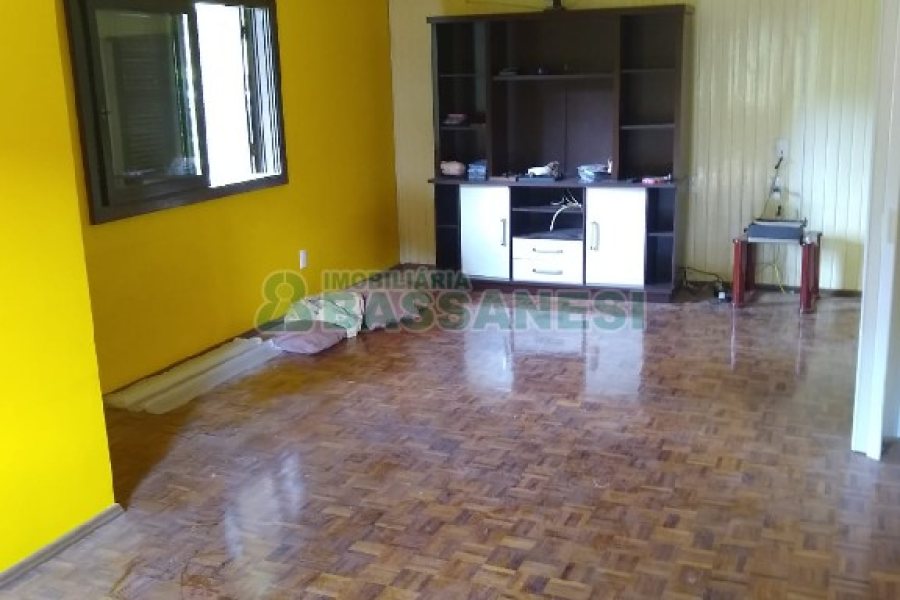 Chácara com 230m², 5 dormitórios, 2 vagas, no bairro Galópolis em Caxias do Sul para Comprar