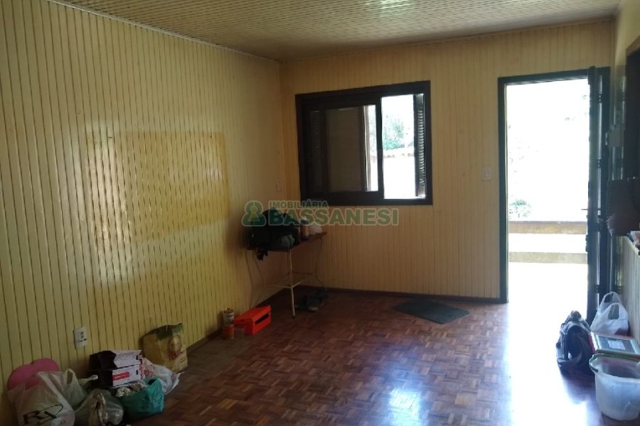 Chácara com 230m², 5 dormitórios, 2 vagas, no bairro Galópolis em Caxias do Sul para Comprar