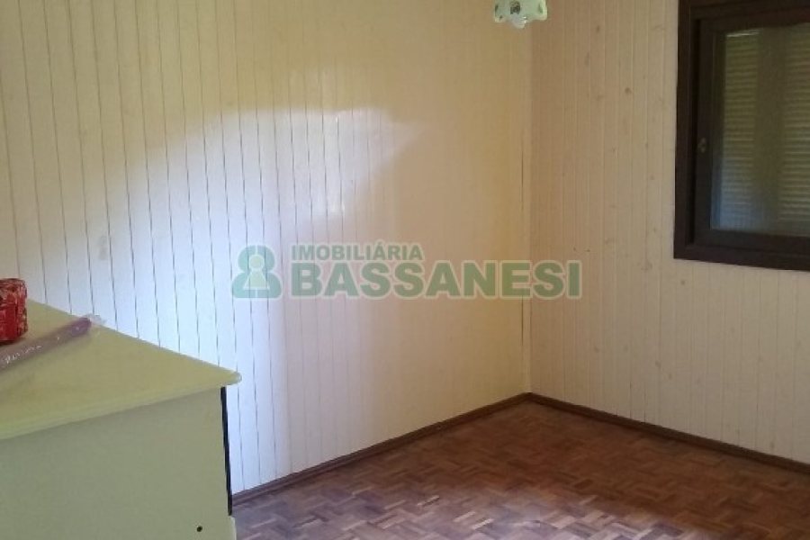 Chácara com 230m², 5 dormitórios, 2 vagas, no bairro Galópolis em Caxias do Sul para Comprar