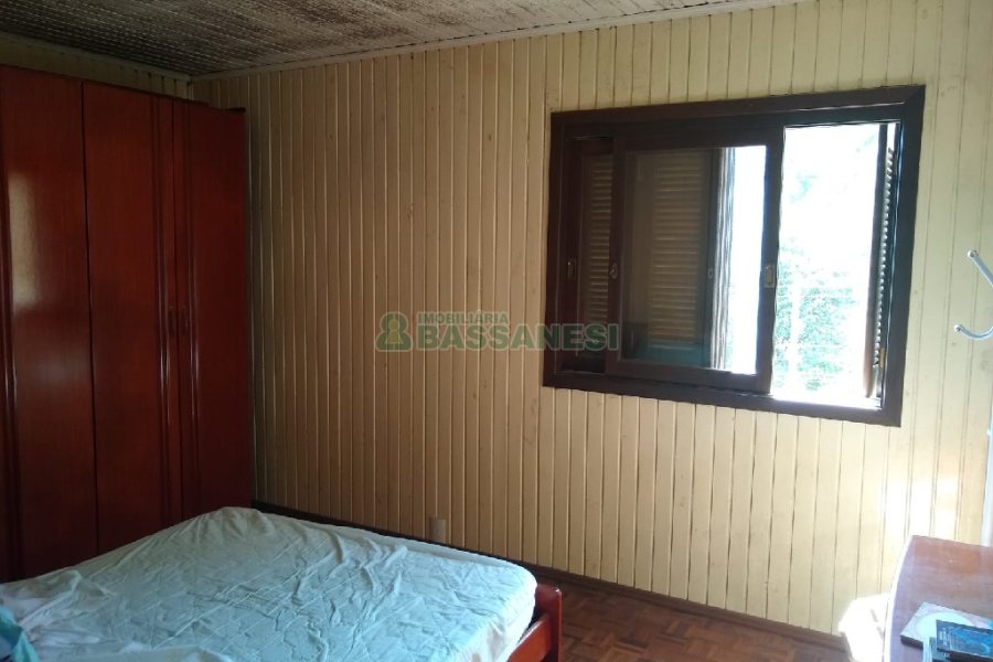 Chácara com 230m², 5 dormitórios, 2 vagas, no bairro Galópolis em Caxias do Sul para Comprar
