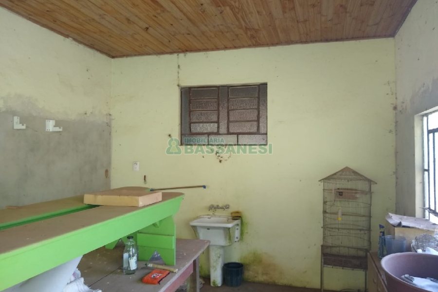 Chácara com 230m², 5 dormitórios, 2 vagas, no bairro Galópolis em Caxias do Sul para Comprar