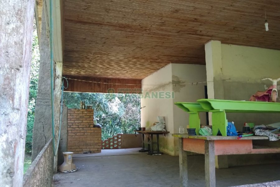 Chácara com 230m², 5 dormitórios, 2 vagas, no bairro Galópolis em Caxias do Sul para Comprar