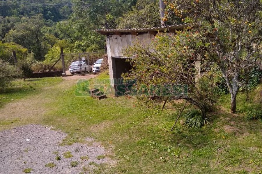 Chácara com 230m², 5 dormitórios, 2 vagas, no bairro Galópolis em Caxias do Sul para Comprar