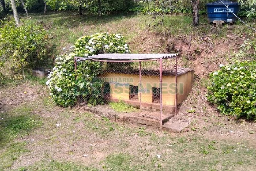 Chácara com 230m², 5 dormitórios, 2 vagas, no bairro Galópolis em Caxias do Sul para Comprar