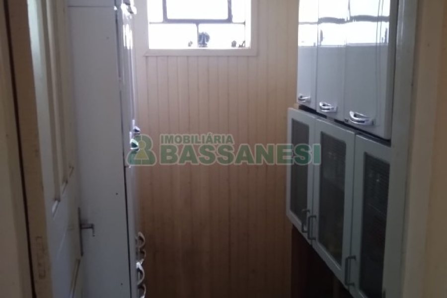 Chácara com 230m², 5 dormitórios, 2 vagas, no bairro Galópolis em Caxias do Sul para Comprar