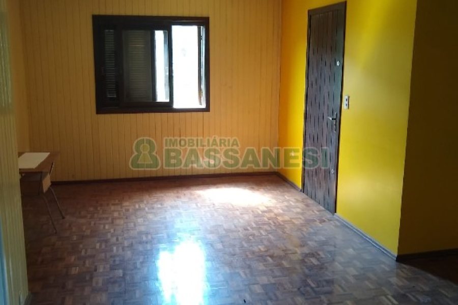 Chácara com 230m², 5 dormitórios, 2 vagas, no bairro Galópolis em Caxias do Sul para Comprar