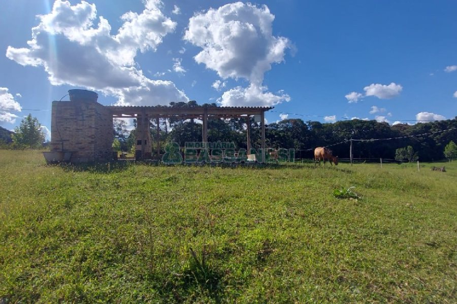 Chácara, no bairro Nossa Senhora das Graças em Caxias do Sul para Comprar