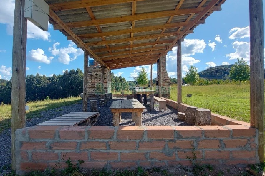 Chácara, no bairro Nossa Senhora das Graças em Caxias do Sul para Comprar