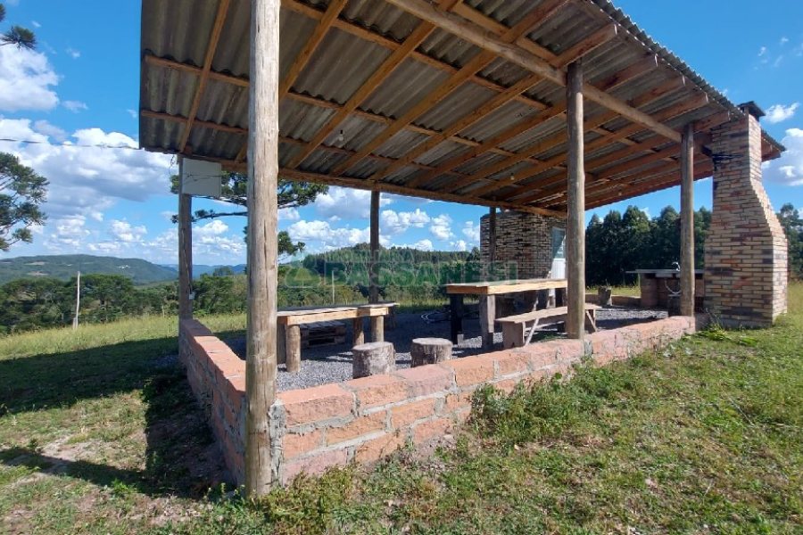 Chácara, no bairro Nossa Senhora das Graças em Caxias do Sul para Comprar