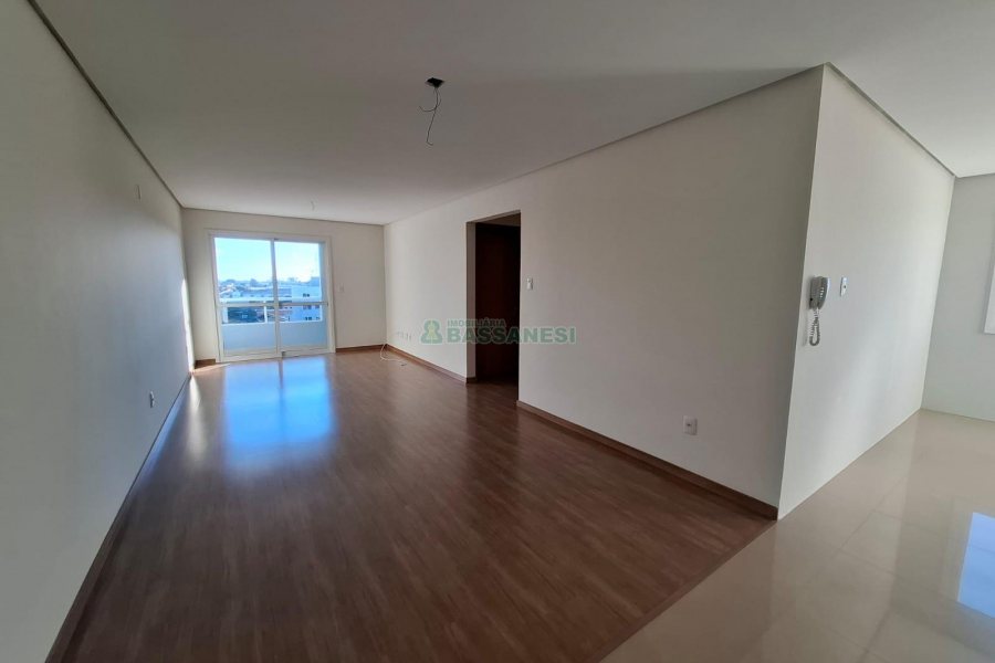 Apartamento com 75m², 2 dormitórios, 2 vagas, no bairro Charqueadas em Caxias do Sul para Alugar