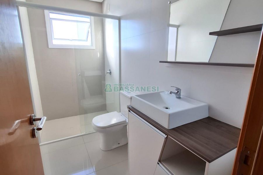 Apartamento com 75m², 2 dormitórios, 2 vagas, no bairro Charqueadas em Caxias do Sul para Alugar