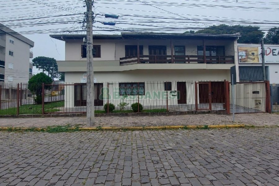 Casa com 150m², 3 dormitórios, 2 vagas, no bairro Cruzeiro em Caxias do Sul para Alugar