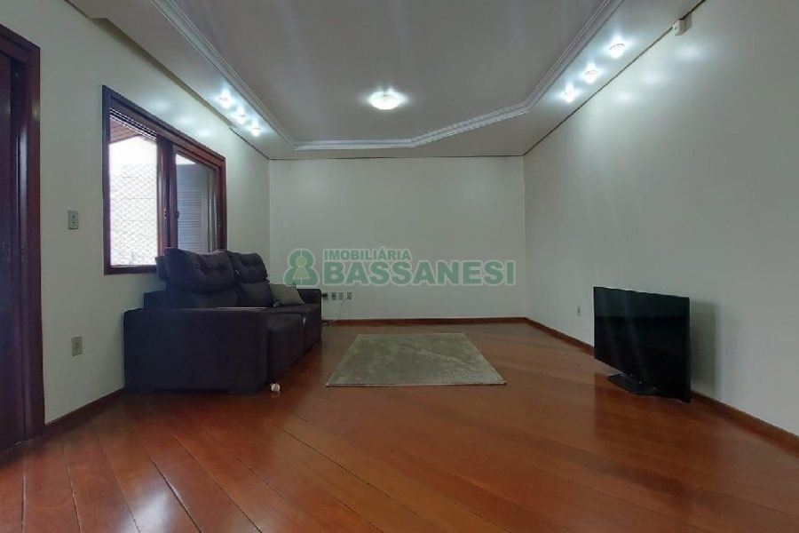 Casa com 150m², 3 dormitórios, 2 vagas, no bairro Cruzeiro em Caxias do Sul para Alugar