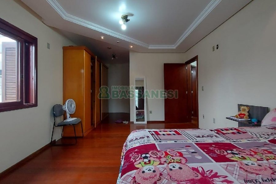 Casa com 150m², 3 dormitórios, 2 vagas, no bairro Cruzeiro em Caxias do Sul para Alugar