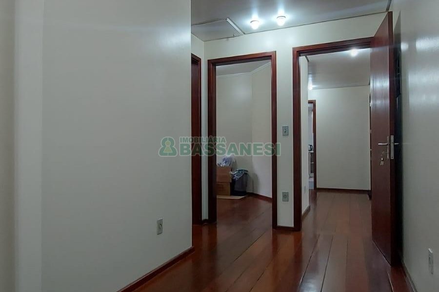 Casa com 150m², 3 dormitórios, 2 vagas, no bairro Cruzeiro em Caxias do Sul para Alugar