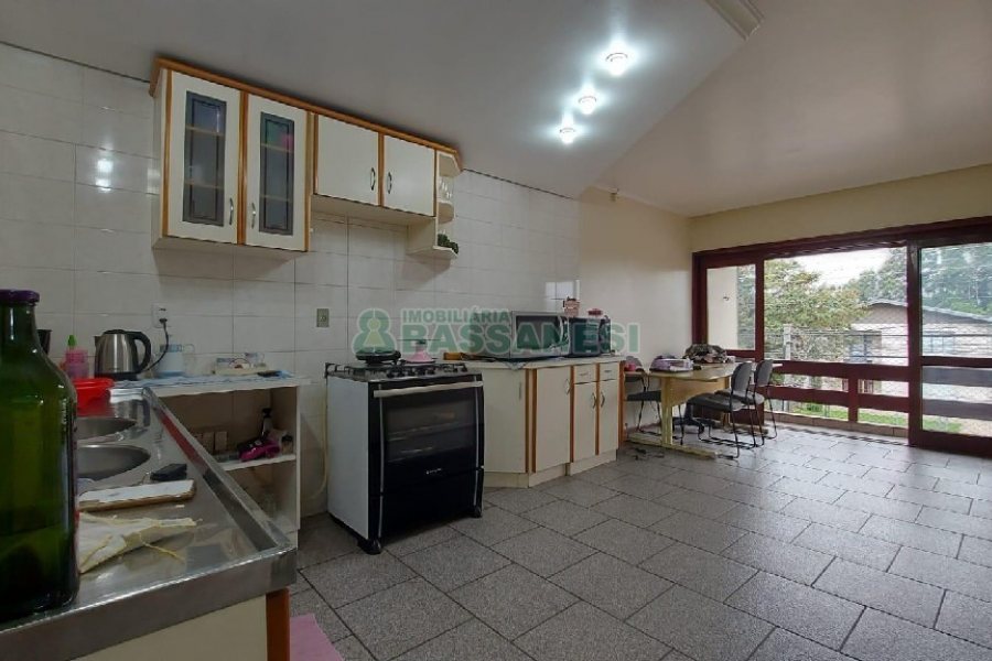 Casa com 150m², 3 dormitórios, 2 vagas, no bairro Cruzeiro em Caxias do Sul para Alugar