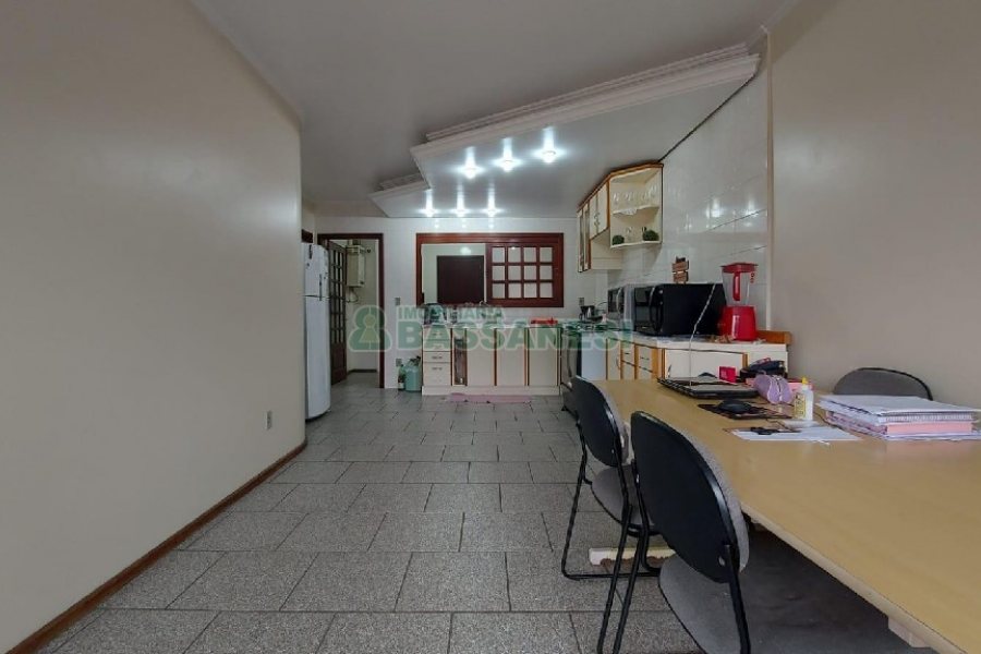Casa com 150m², 3 dormitórios, 2 vagas, no bairro Cruzeiro em Caxias do Sul para Alugar