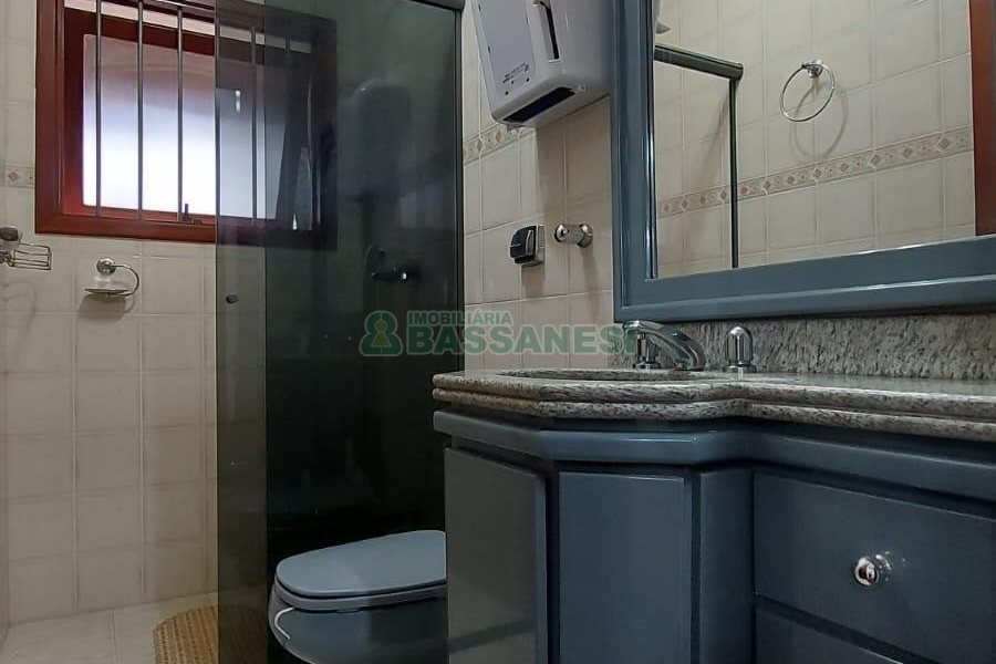 Casa com 150m², 3 dormitórios, 2 vagas, no bairro Cruzeiro em Caxias do Sul para Alugar