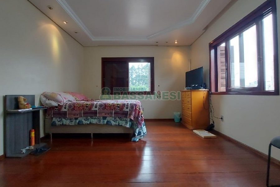 Casa com 150m², 3 dormitórios, 2 vagas, no bairro Cruzeiro em Caxias do Sul para Alugar