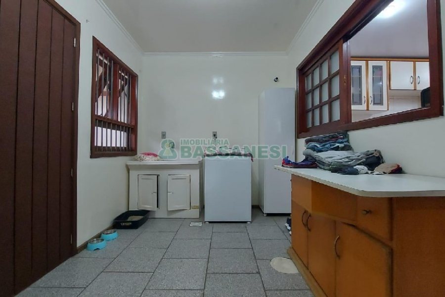 Casa com 150m², 3 dormitórios, 2 vagas, no bairro Cruzeiro em Caxias do Sul para Alugar