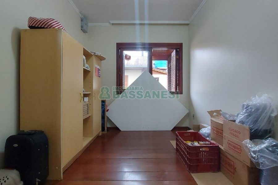 Casa com 150m², 3 dormitórios, 2 vagas, no bairro Cruzeiro em Caxias do Sul para Alugar