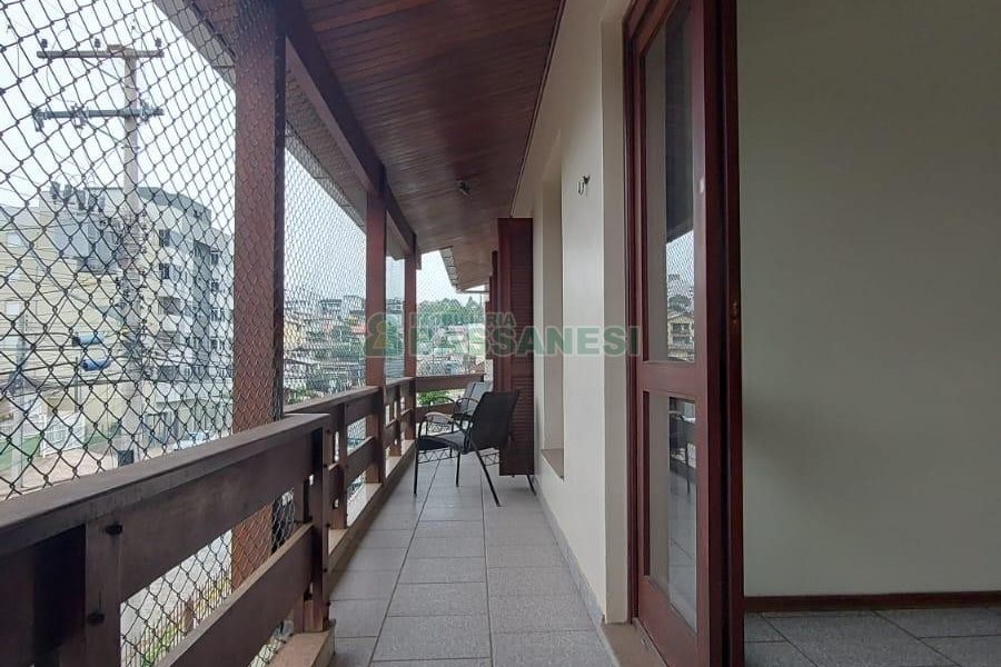 Casa com 150m², 3 dormitórios, 2 vagas, no bairro Cruzeiro em Caxias do Sul para Alugar
