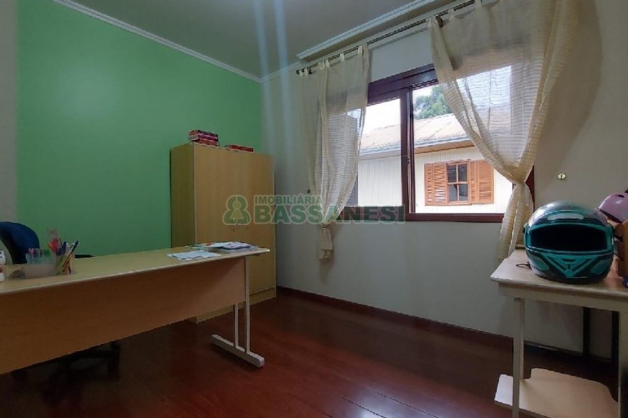 Casa com 150m², 3 dormitórios, 2 vagas, no bairro Cruzeiro em Caxias do Sul para Alugar