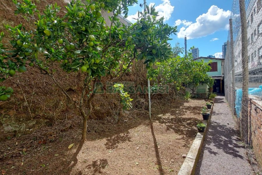 Casa Comercial com 172m², 3 dormitórios, no bairro Lourdes em Caxias do Sul para Comprar