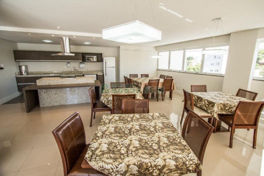 Apto Mobiliado com 83m², 2 dormitórios, 1 vaga, no bairro Pio X em Caxias do Sul para Alugar