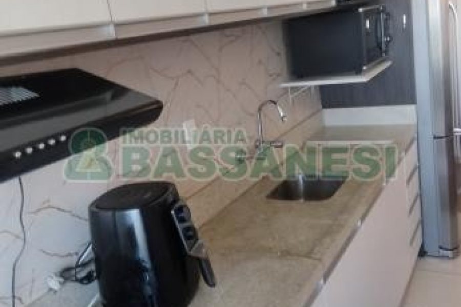 Apto Mobiliado com 83m², 2 dormitórios, 1 vaga, no bairro Pio X em Caxias do Sul para Alugar